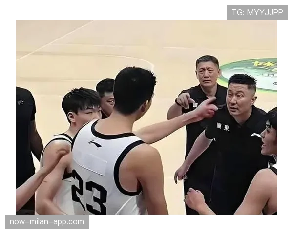 广州队主场失利凸显进攻效率问题，中场调整乏力拖累近期比赛走势